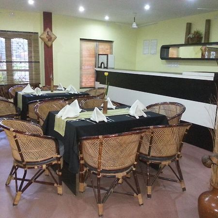 Aquarock Hotel Kazhakuttam Екстериор снимка