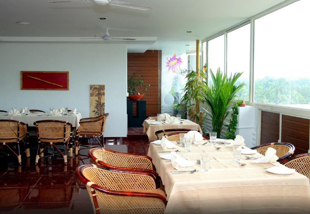 Aquarock Hotel Kazhakuttam Екстериор снимка