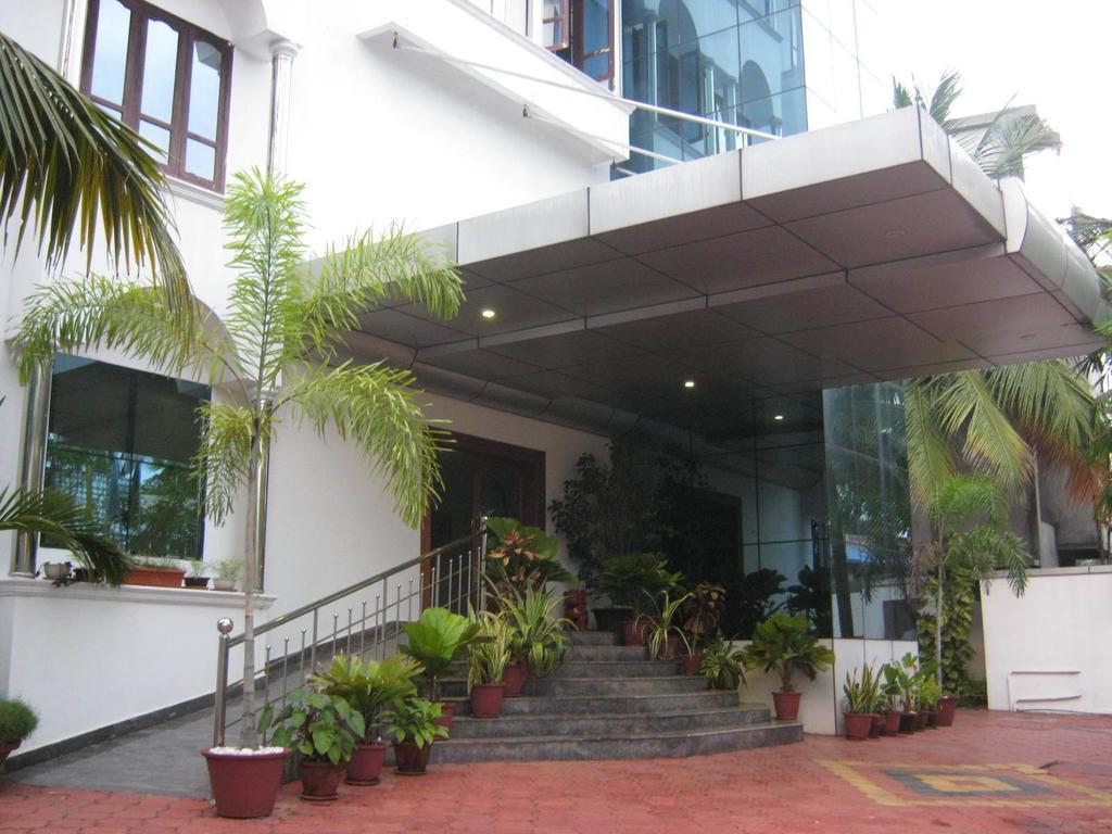 Aquarock Hotel Kazhakuttam Екстериор снимка