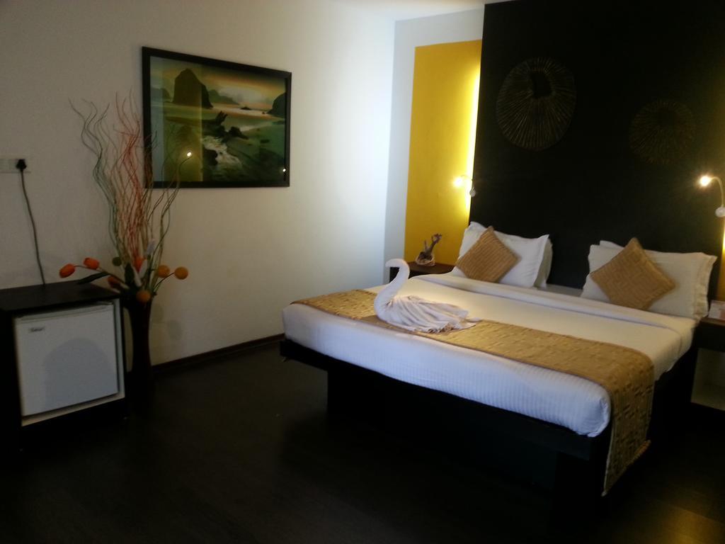 Aquarock Hotel Kazhakuttam Екстериор снимка