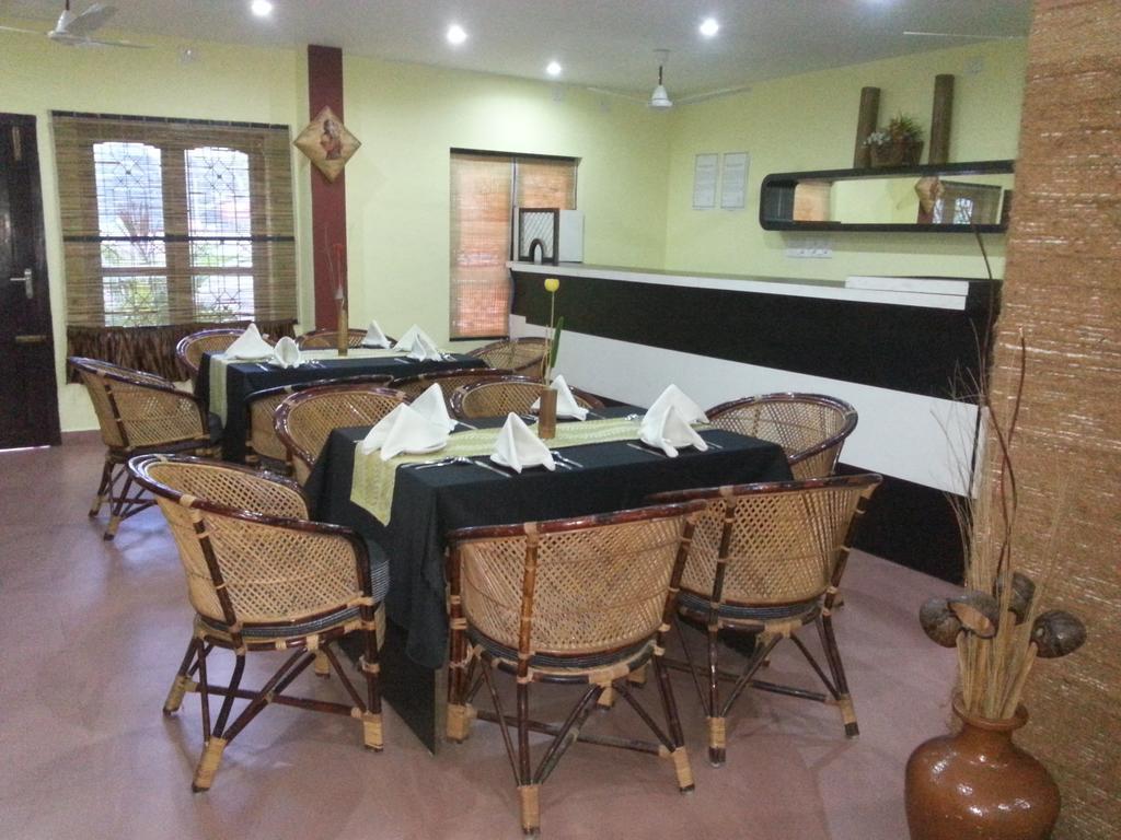 Aquarock Hotel Kazhakuttam Екстериор снимка