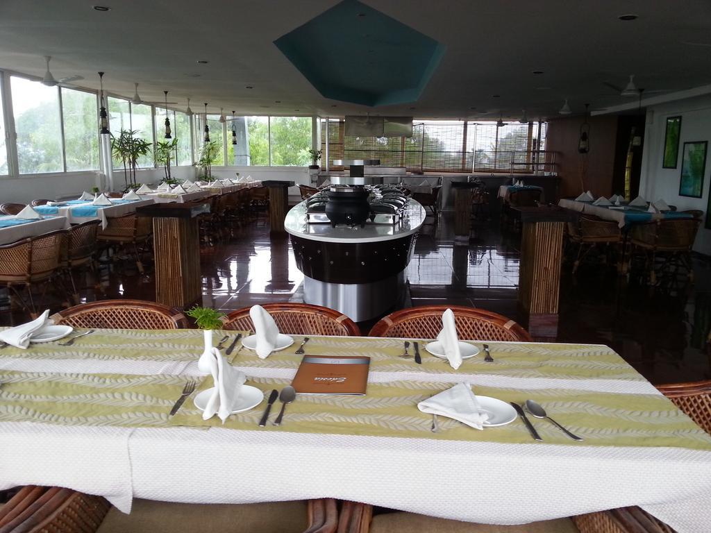 Aquarock Hotel Kazhakuttam Екстериор снимка