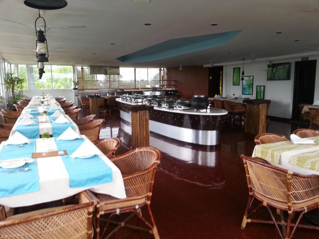 Aquarock Hotel Kazhakuttam Екстериор снимка