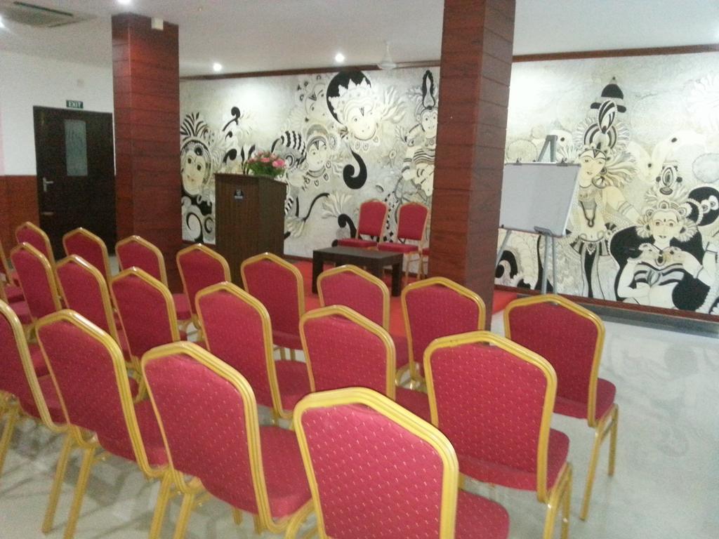 Aquarock Hotel Kazhakuttam Екстериор снимка