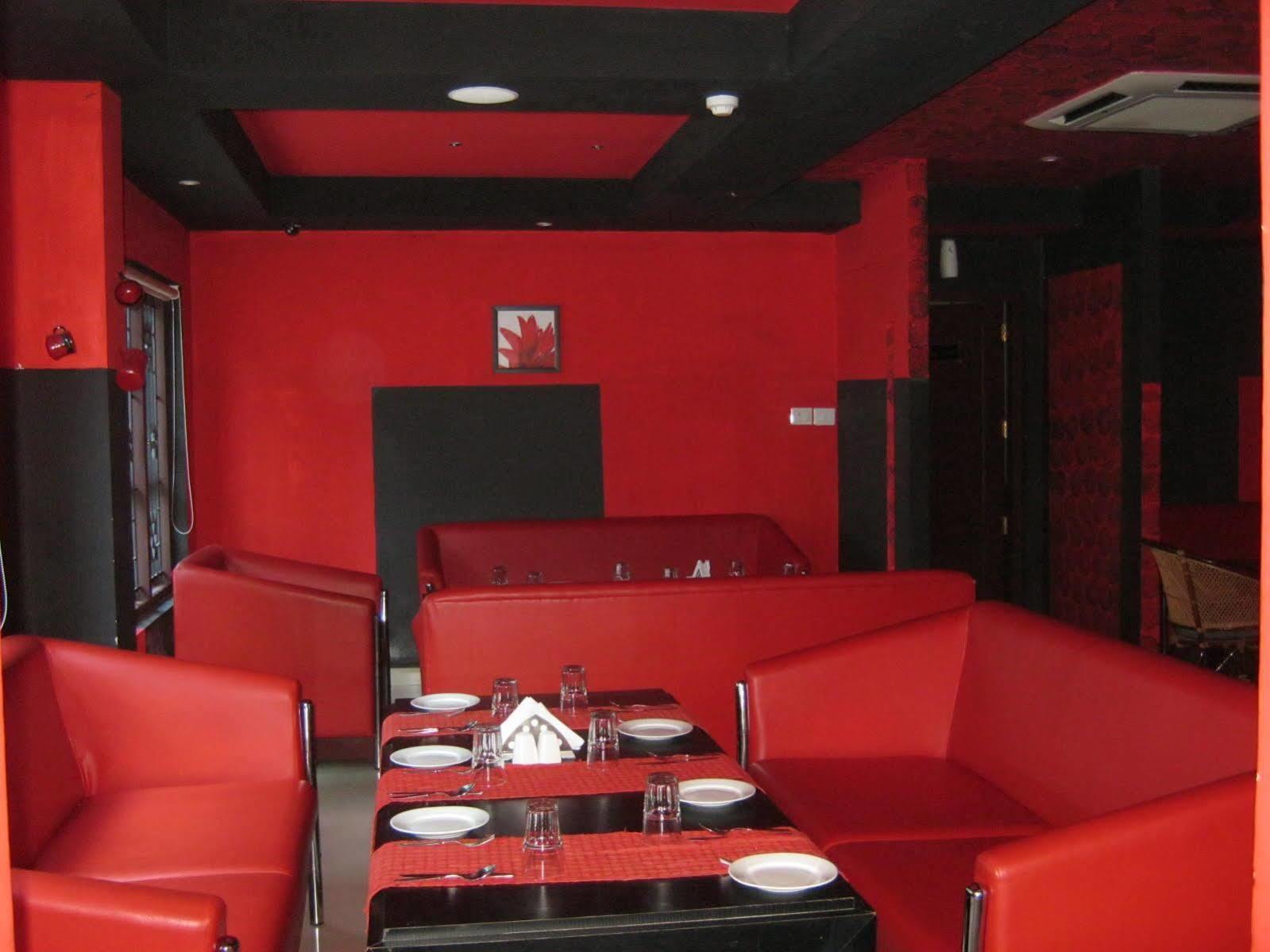 Aquarock Hotel Kazhakuttam Екстериор снимка