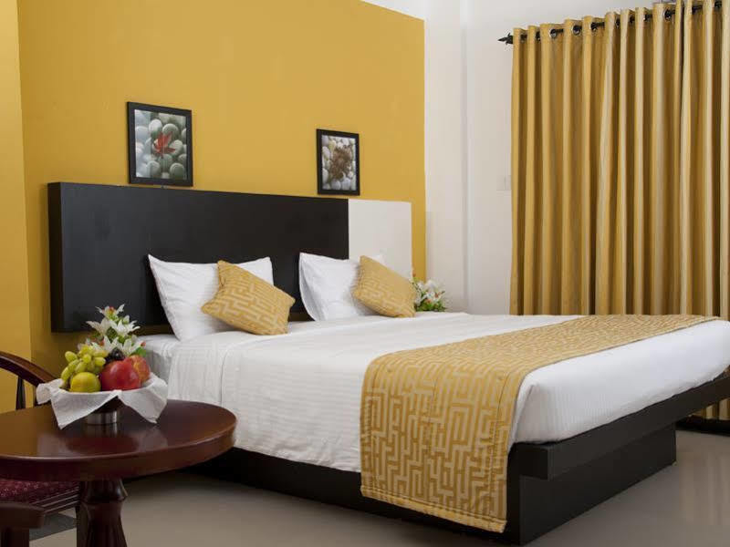 Aquarock Hotel Kazhakuttam Екстериор снимка